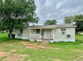 204 Campbell Ave, Jourdanton, TX 78026