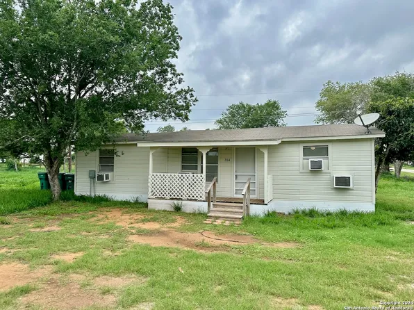204 CAMPBELL, Jourdanton, TX 78026