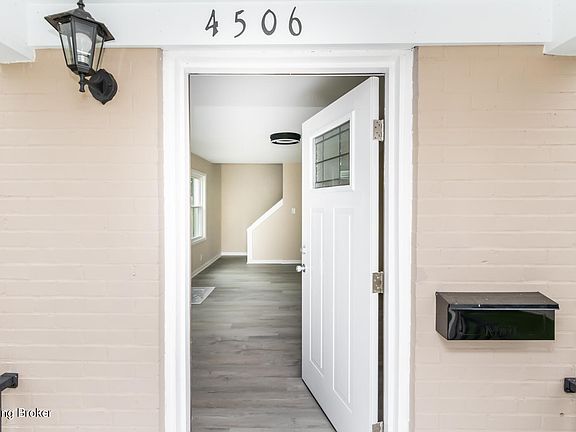 4th image of 4506 Greenwood Ave