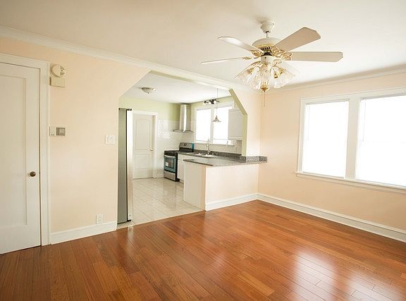 4th image of 838 N Harlem Ave