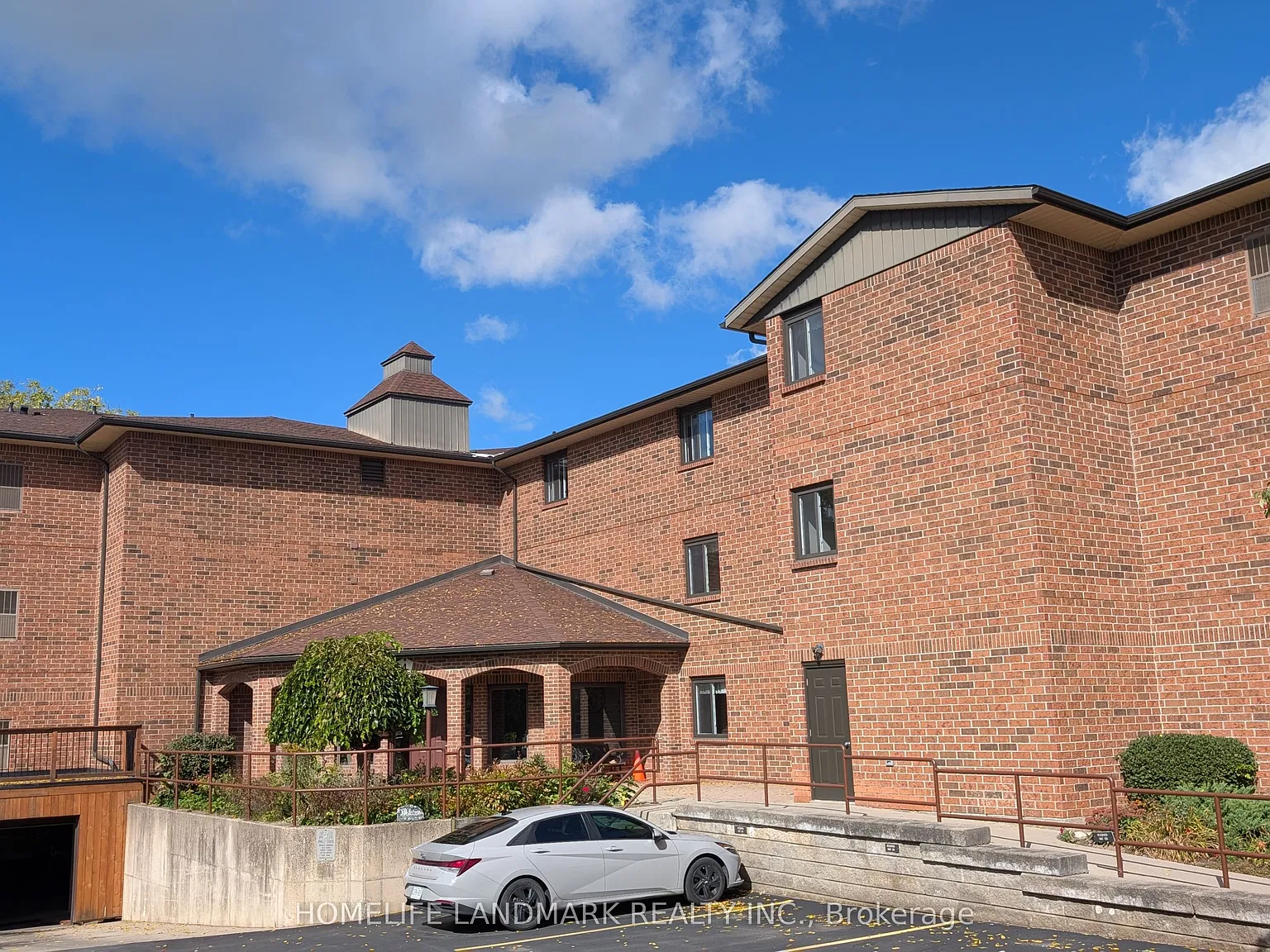 Elliot Heights Condo — Photo 1