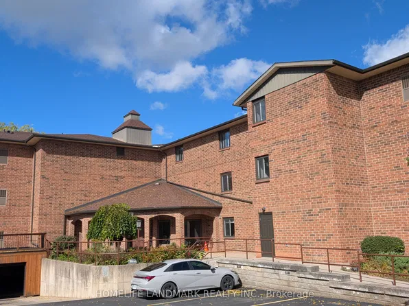 4 Albert St #106, Cambridge, ON N1R 3M4