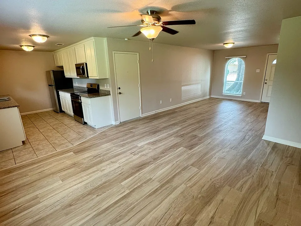 2801 W Springdale Cir