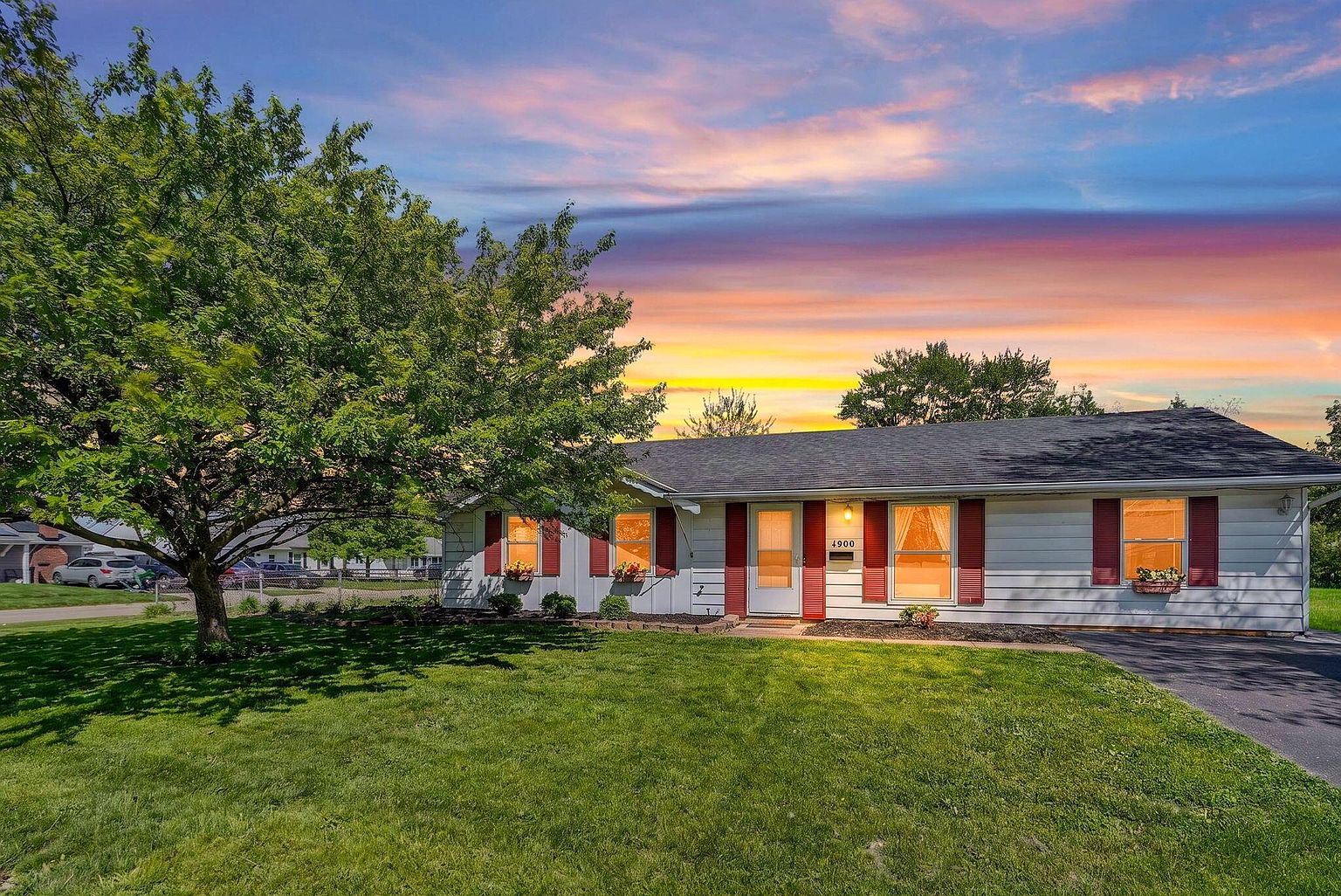 Listing photo 1 for 4900 Root St