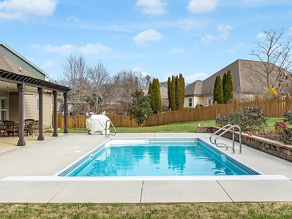 5th image of 818 Lynnstone Dr