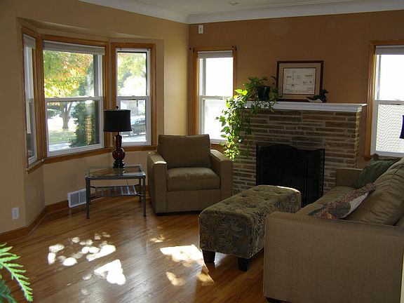 2nd image of 927 Charlton St