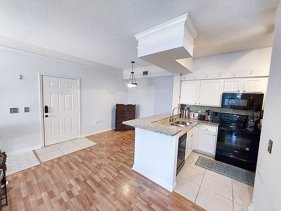 4th image of 2204 Myrtlewood Circle E