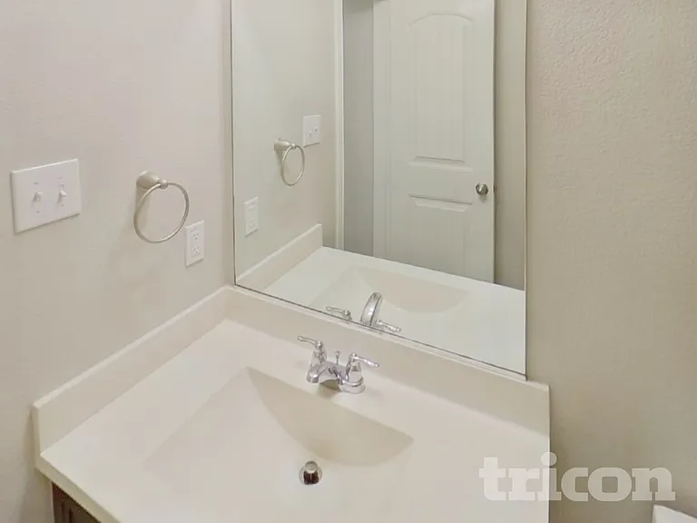 810 Silverbell St — Photo 14