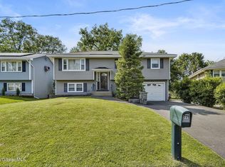 23 Hialeah Dr, Troy, NY 12182