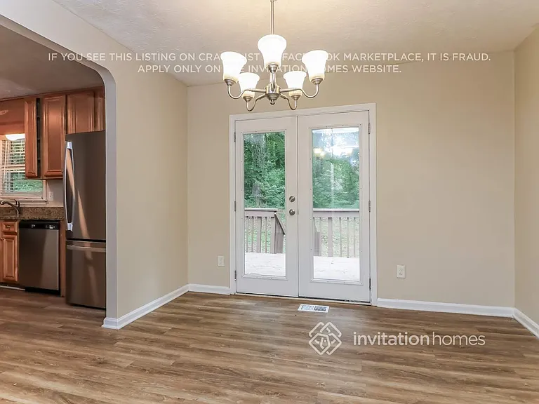 1398 Yates Ave — Photo 9