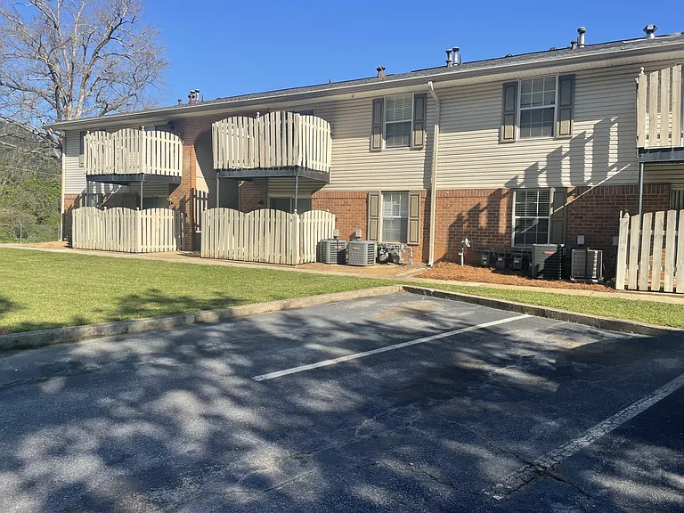 Lewis on Cascade Apartments — Photo 53
