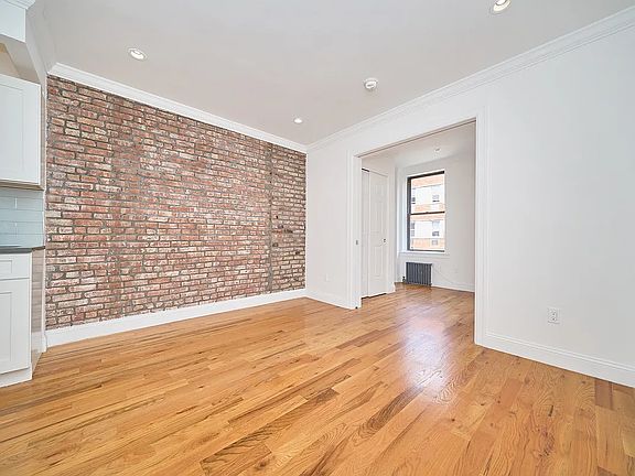 4th image of 310 E 83rd St APT 4A