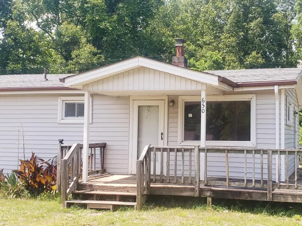 650 Applewood Rd, Martinsville, VA 24112