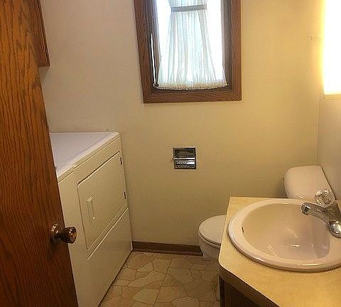 laundry - 1/2 bath