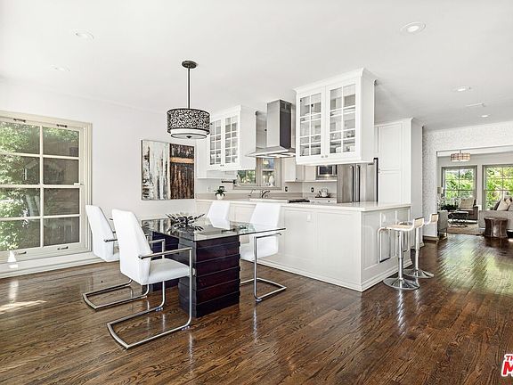 3rd image of 449 Westbourne Dr