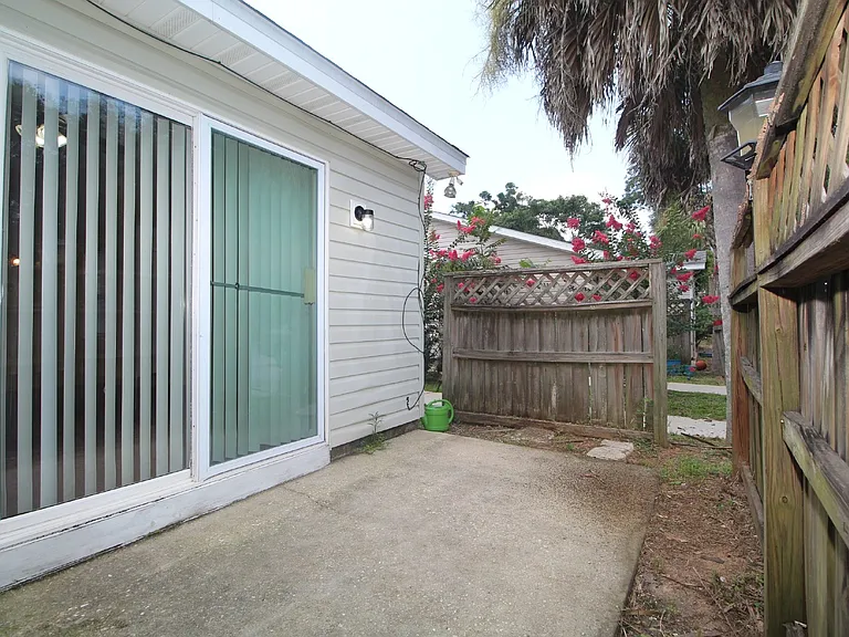 601 N 61st Ave #A — Photo 12