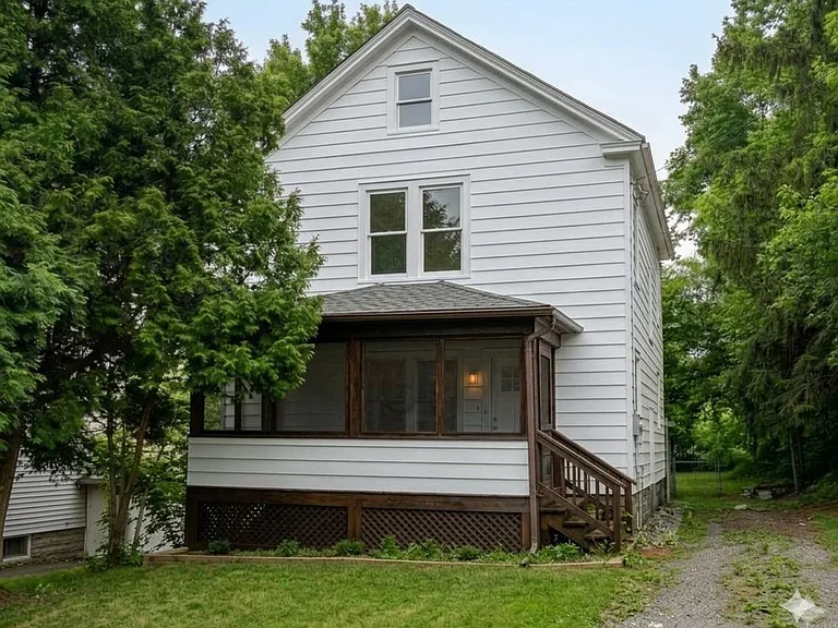 121 Temple Pl — Photo 1