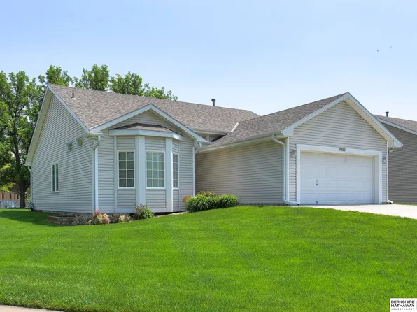 9203 Hillcrest Dr, La Vista, NE 68128