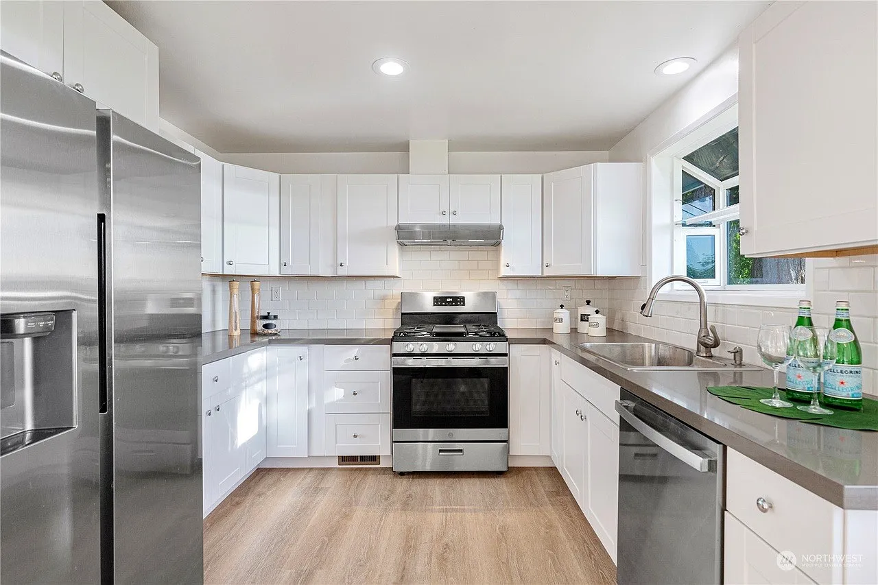 4 bed, 2290 sqft, $4,500 — Photo 4