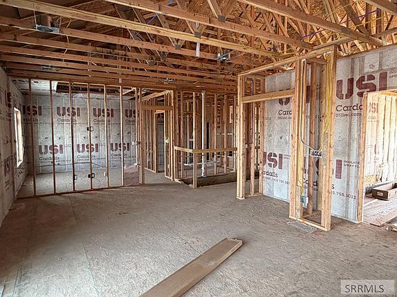 3rd image of 547 Abigail Ln