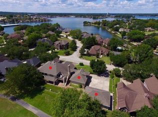 114 Spring Lake Dr, Montgomery, TX 77356