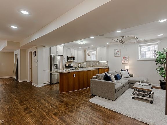 2nd image of 5620 N Wayne Ave #1