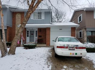 1240 Exeter Ct, Wheaton, IL 60189