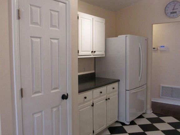 2nd image of 1208 Greystone Ln