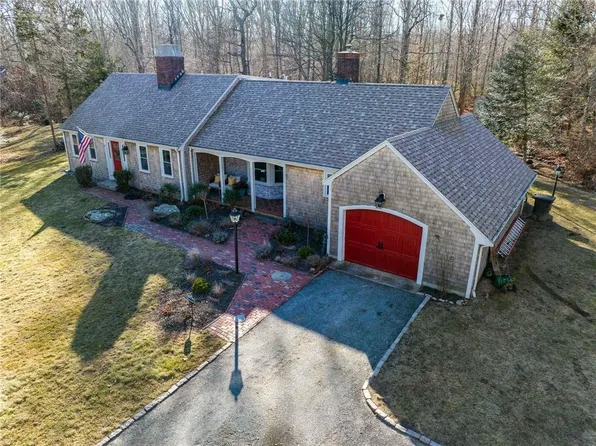 136 Lake Rd, Tiverton, RI 02878