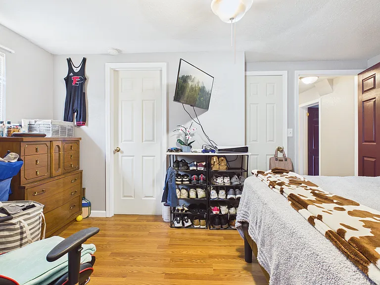 323 Jackson St — Photo 43