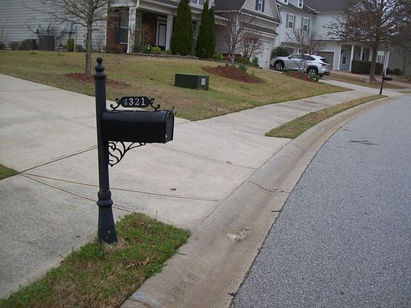 Exterior Neighborhood (street photo)