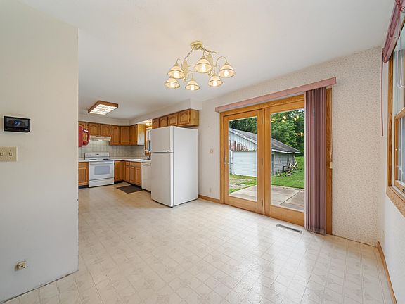 4th image of 619 Riverview Dr