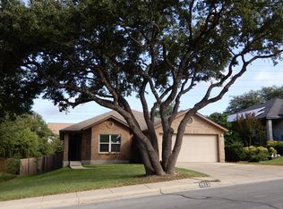 7613 Avery Rd, Live Oak, TX 78233