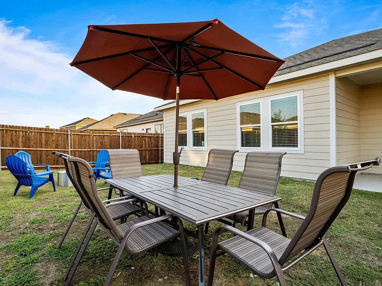 766 Camden Dr — Photo 41