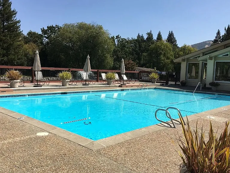2744 Lakeview Dr — Photo 25