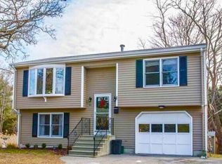 90 Mark Wood Dr, Barrington, RI 02806