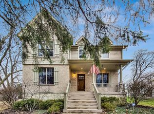 28 S Grant St, Westmont, IL
