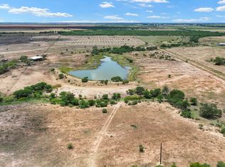 253 County Road 135, Floresville, TX 78114