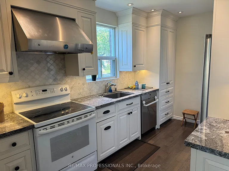 145 Yorkview Dr #MAIN — Photo 3