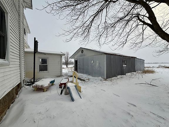 3rd image of 7666 Brooks Rd