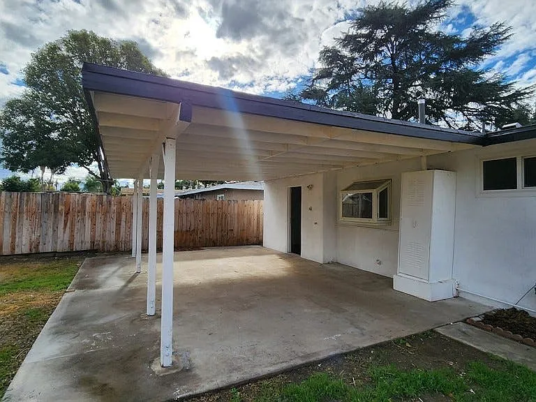 3975 Eileen St — Photo 37