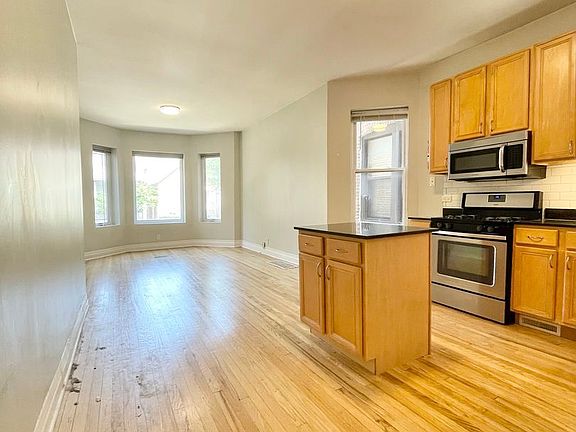 5th image of 2531 W Medill Ave APT 1