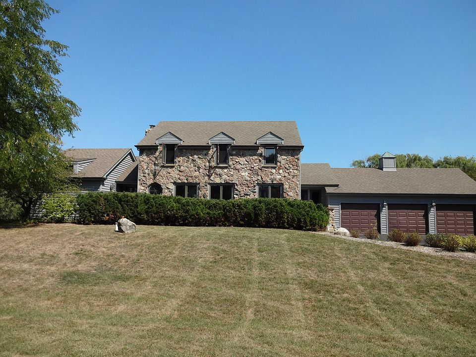 1st image of 40 Deer Point Dr