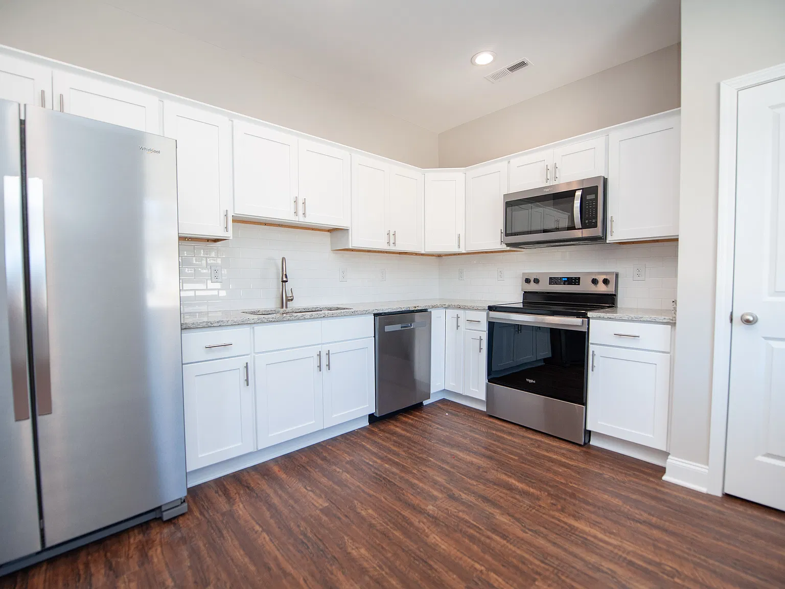 3 bed, 1100 sqft, $1,600 — Photo 2