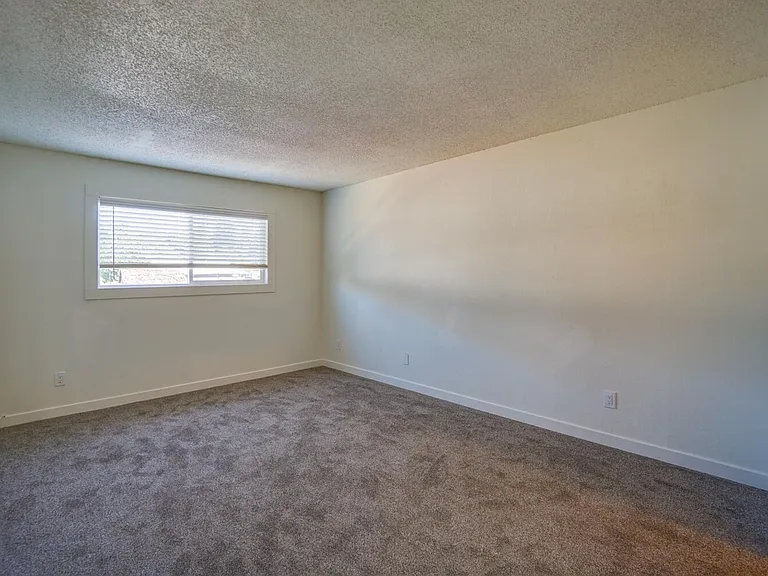 704 N Broadway St — Photo 27