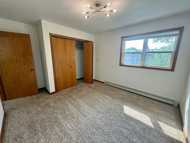 1216 N Point Dr — Photo 16