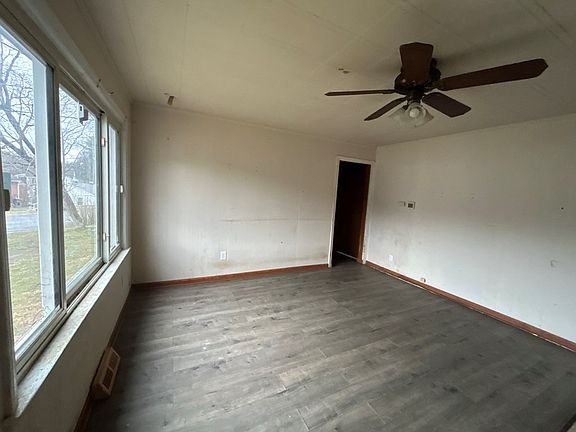 5th image of 316 Sunset Dr