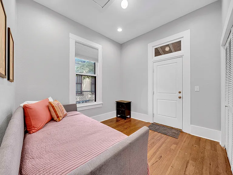 210 Sadie St — Photo 11