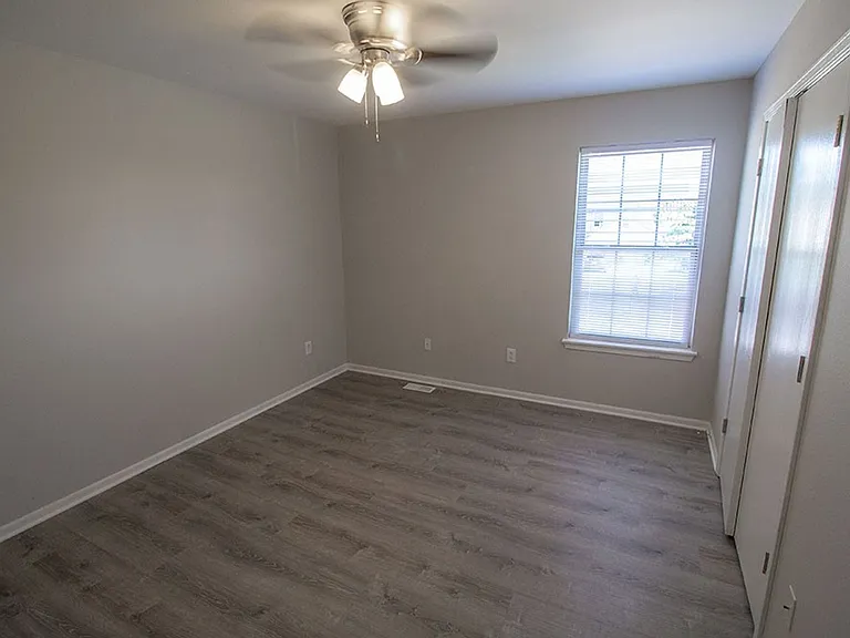 1413 Greensboro Dr — Photo 28