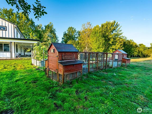 4th image of 4555 NE 242nd Avenue